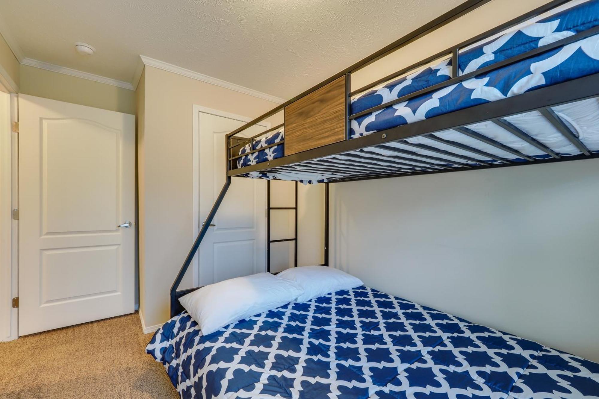 Family Home In Rapid City About 4 Mi To Torch Lake! Экстерьер фото